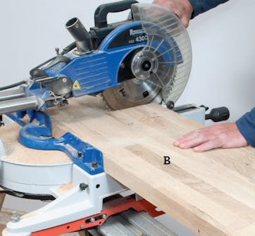 Byg selv trappe: Skær først egetræsbordpladerne igennem Byg selv trappe: Skær først egetræsbordpladerne igennem